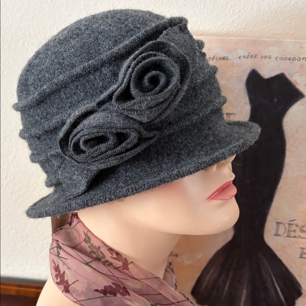 NWT Lawliet Soft Warm Gray 100% Boiled Wool Cloche Style Adorable Hat One Size